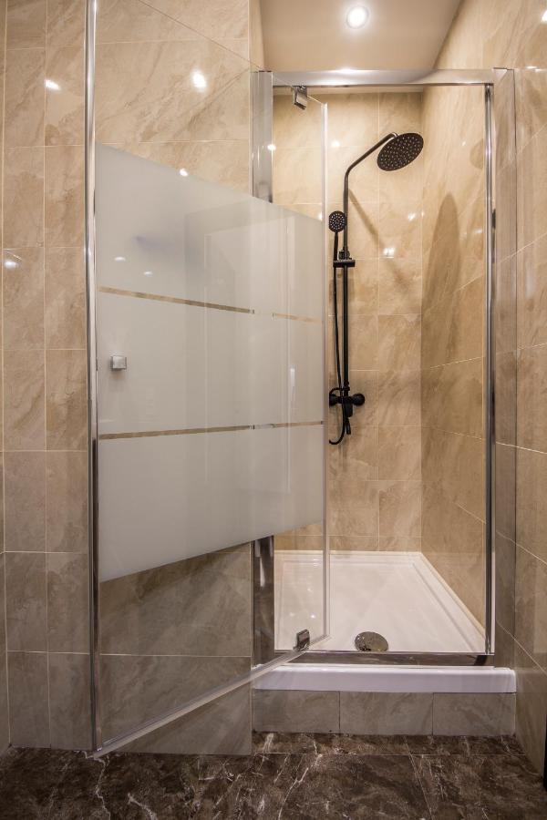 Apartments On Ploshcha Ukrainskykh Heroiv Kiev Ngoại thất bức ảnh